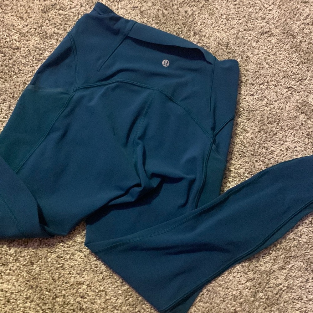 blue lulu leggings.